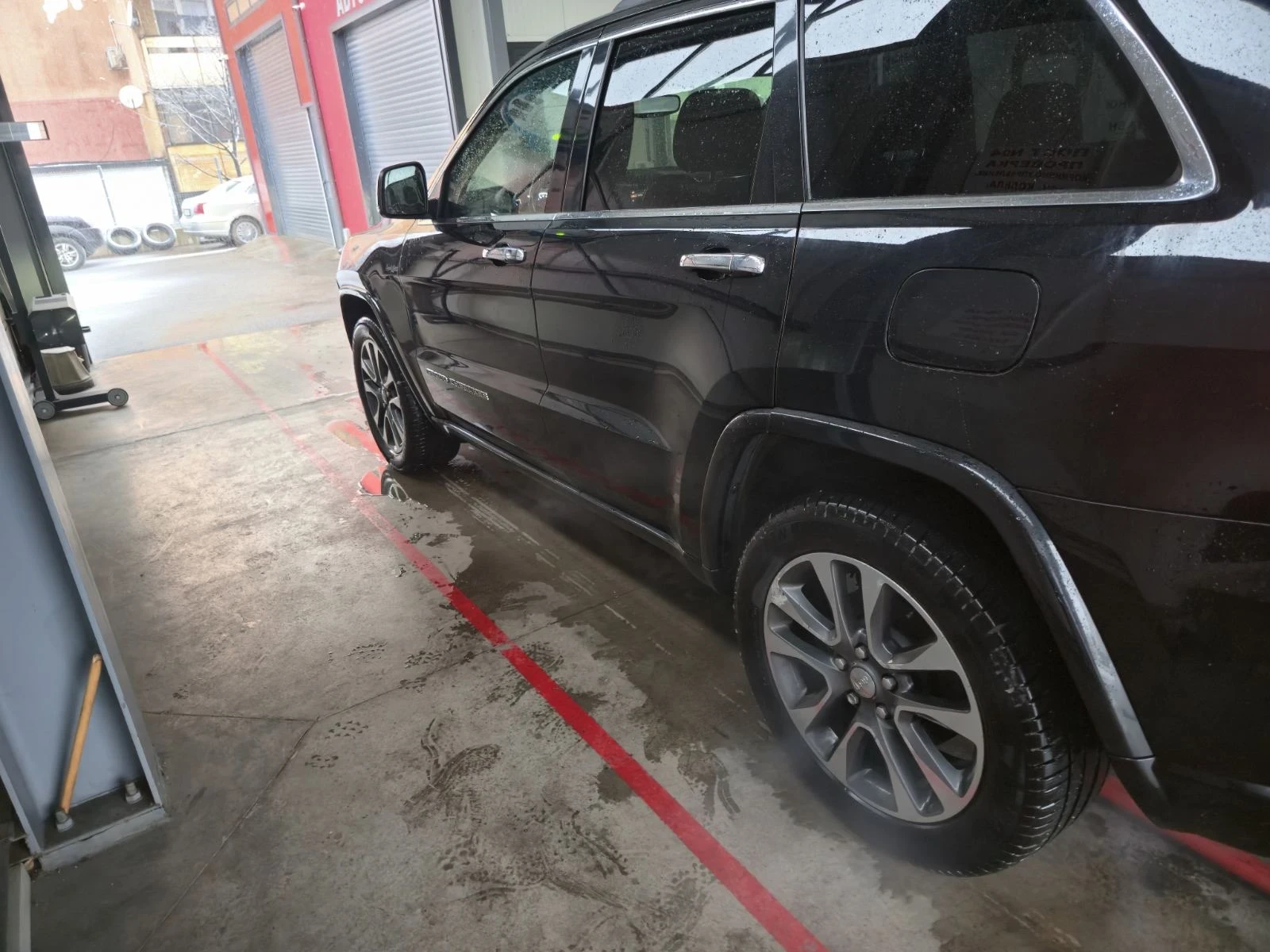 Jeep Grand cherokee 3.0 OVERLAND - изображение 2