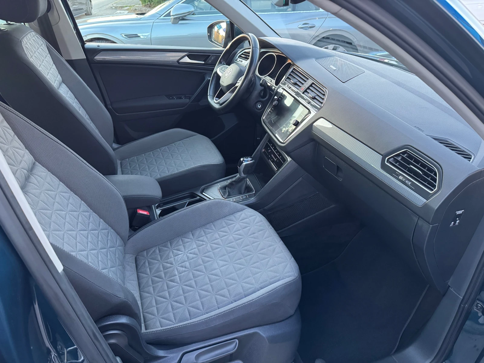 VW Tiguan 2.0 tdi 150 кс., снимка 10 - Автомобили и джипове - 54882190