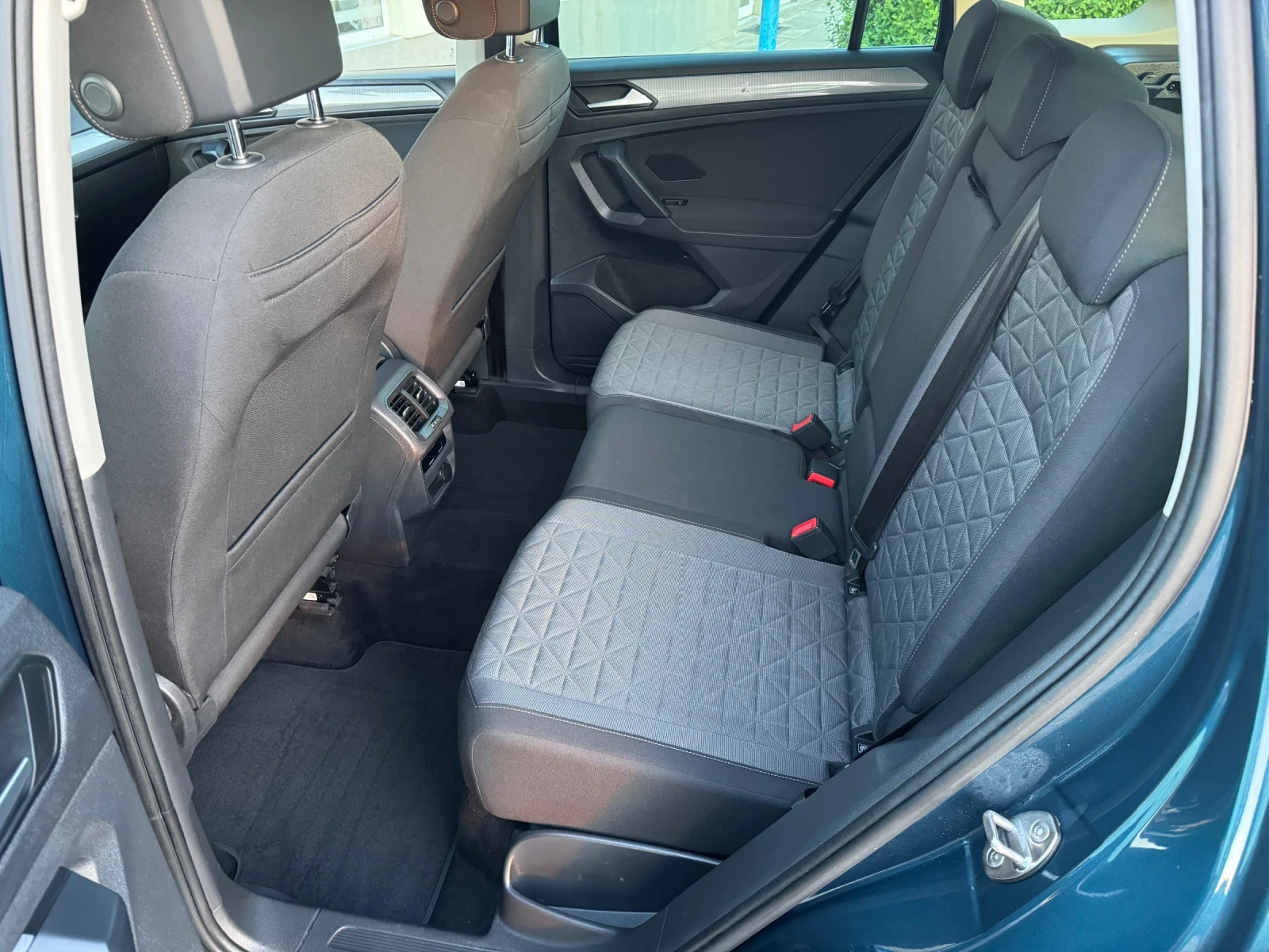 VW Tiguan 2.0 tdi 150 кс., снимка 13 - Автомобили и джипове - 54882190