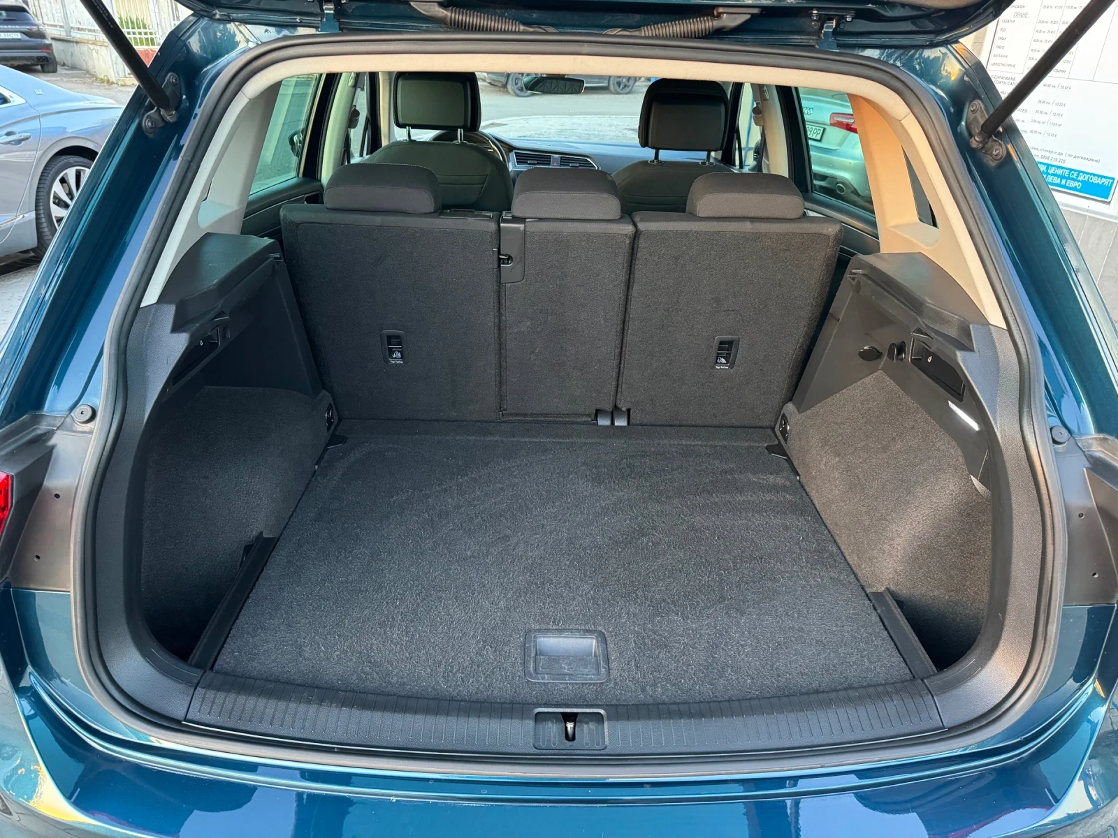 VW Tiguan 2.0 tdi 150 кс., снимка 14 - Автомобили и джипове - 54882190