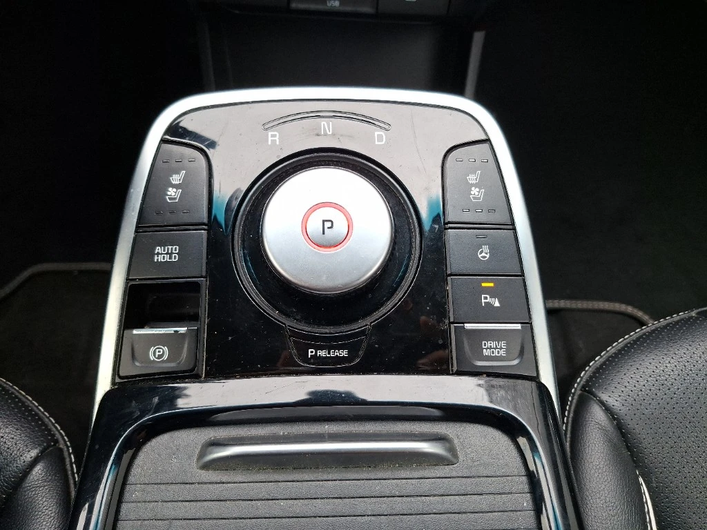 Kia Niro 65 kWh ExecutiveLine, снимка 6 - Автомобили и джипове - 55458877