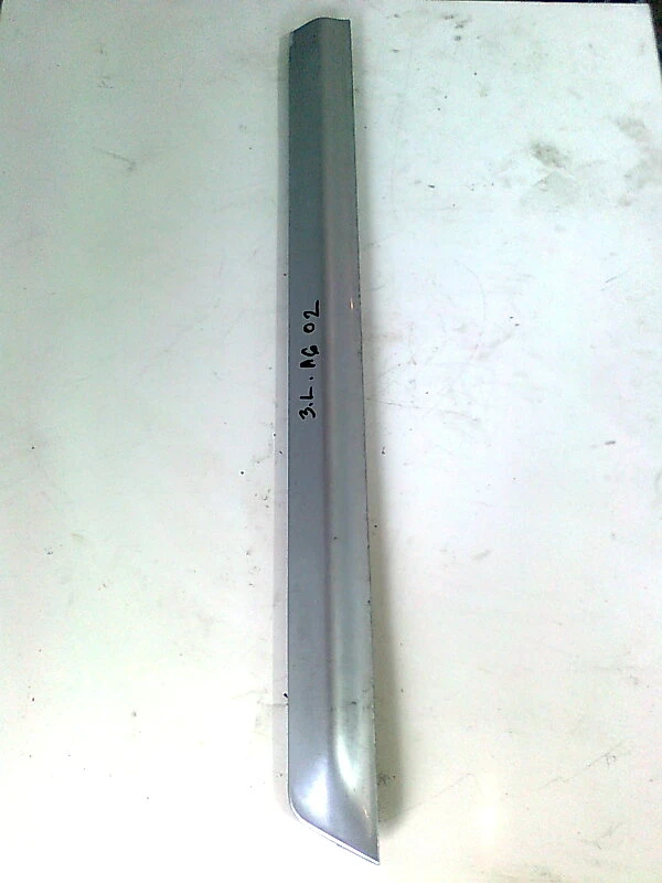 лайсна (задна лява врата) за Ауди А6 02г.