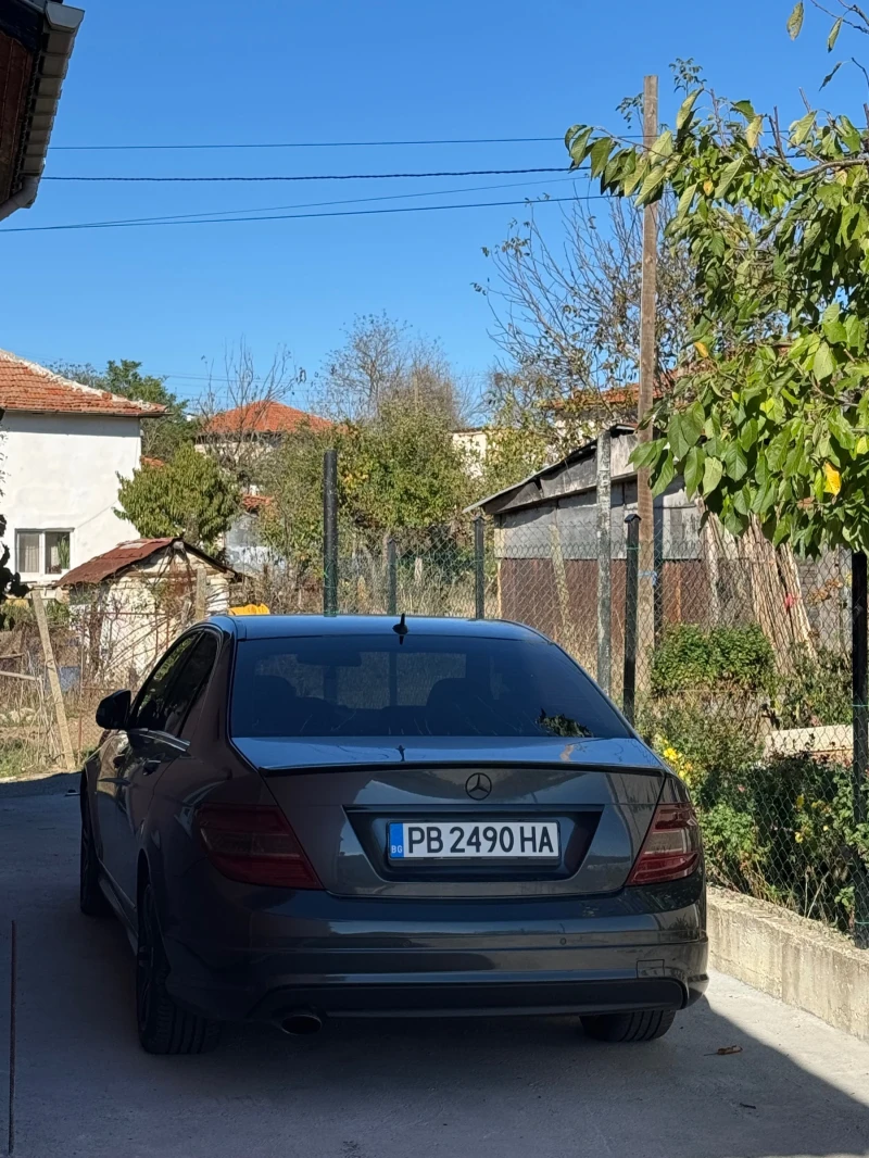 Mercedes-Benz C 220, снимка 3 - Автомобили и джипове - 48013444