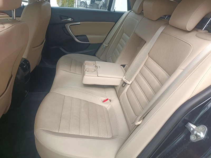 Opel Insignia 2.0 CDTi, снимка 10 - Автомобили и джипове - 52050393