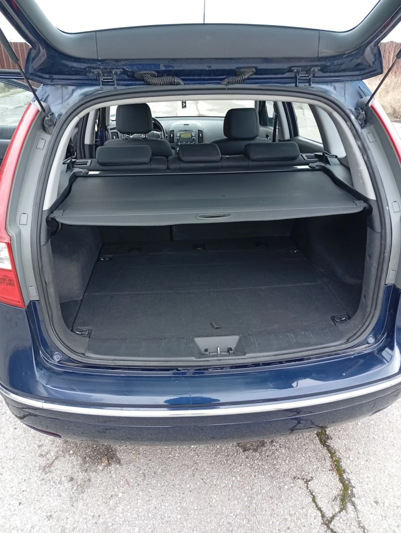 Hyundai I30 1.6 CRDI  CW, снимка 10 - Автомобили и джипове - 52680804