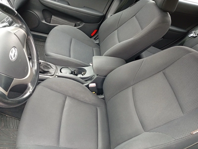 Hyundai I30 1.6 CRDI  CW, снимка 7 - Автомобили и джипове - 52680804