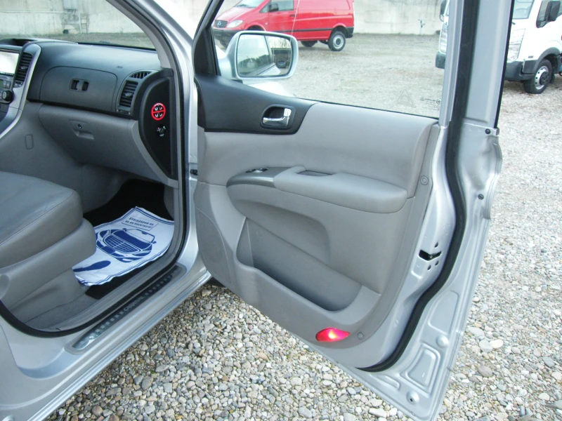 Kia Carnival 2.9CRDI, снимка 15 - Автомобили и джипове - 52770713