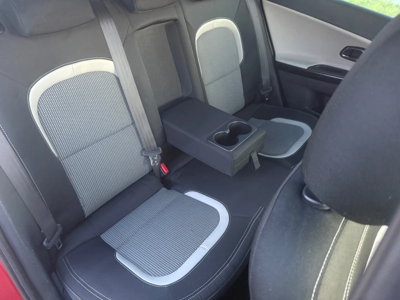 Kia Ceed 1.6 NAVI ШВЕЙЦАРИЯ, снимка 12 - Автомобили и джипове - 52849674