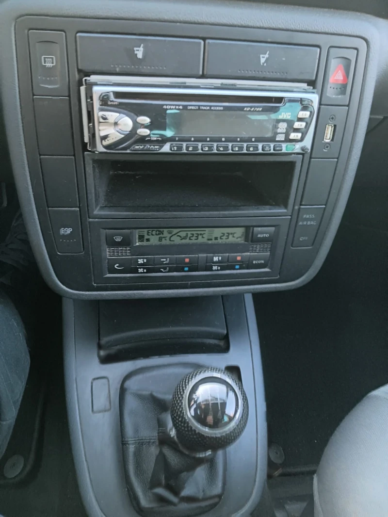 VW Sharan 2.0 Facelift 7места, снимка 14 - Автомобили и джипове - 52869041