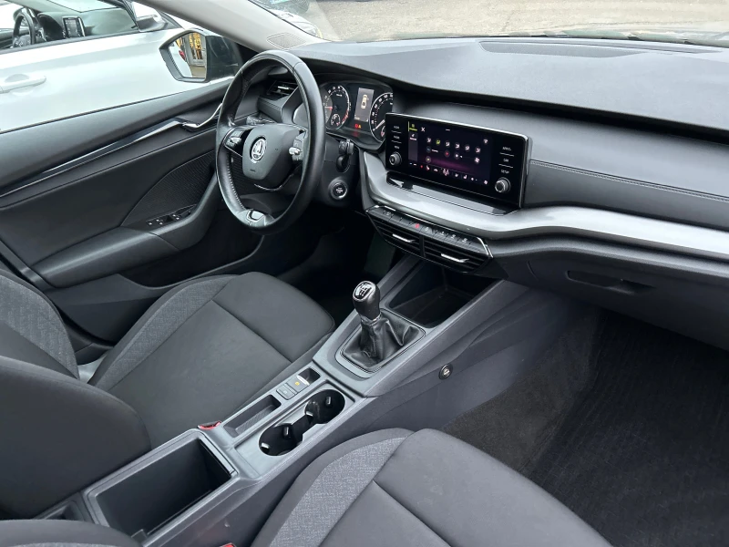 Skoda Octavia 2.0 TDI /Active / Sedan / ОЧАКВАН ВНОС, снимка 8 - Автомобили и джипове - 53407335