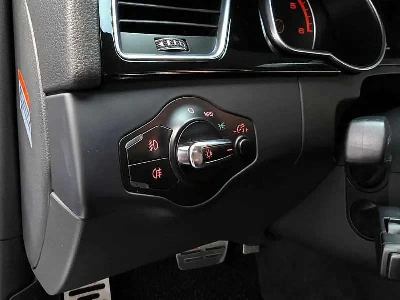 Audi A5 2.0 TDI Quattro, снимка 16 - Автомобили и джипове - 54145996