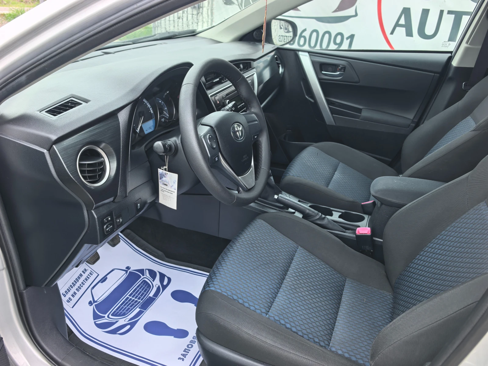 Toyota Auris 1.33i, снимка 9 - Автомобили и джипове - 49138426