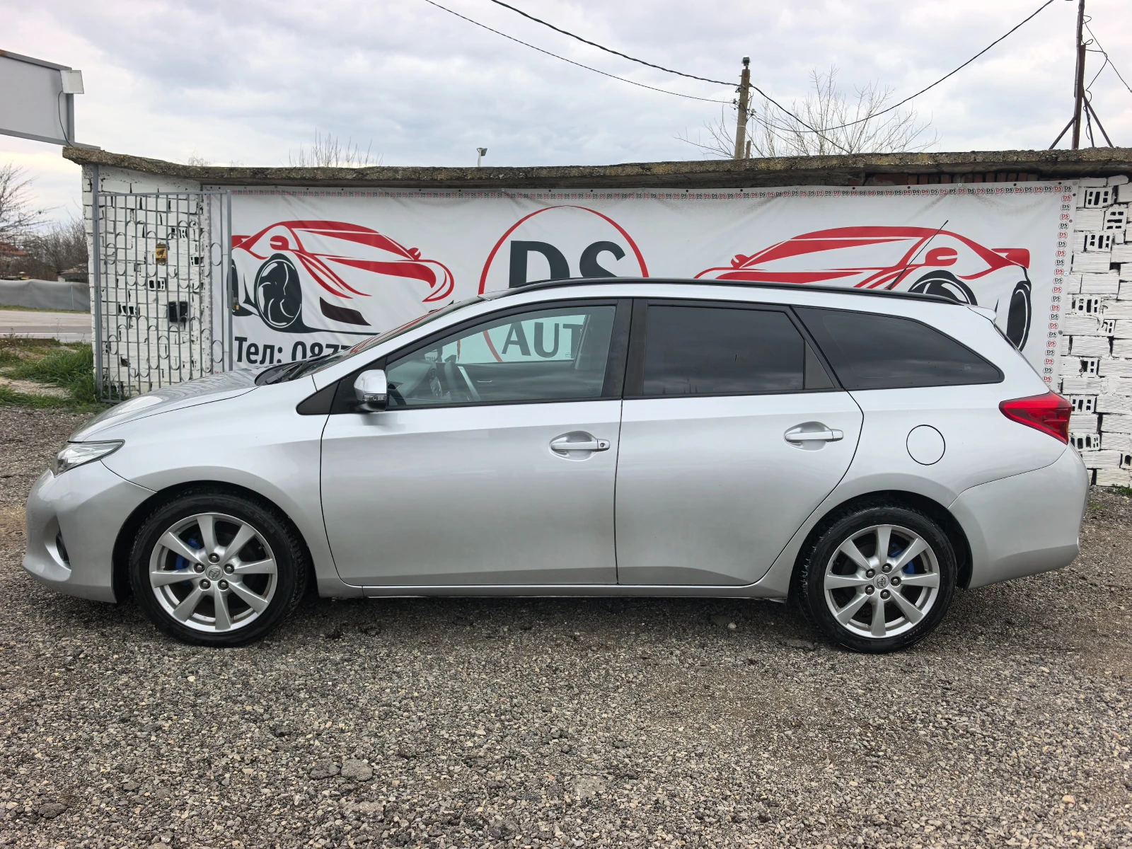 Toyota Auris 1.33i, снимка 2 - Автомобили и джипове - 49138426