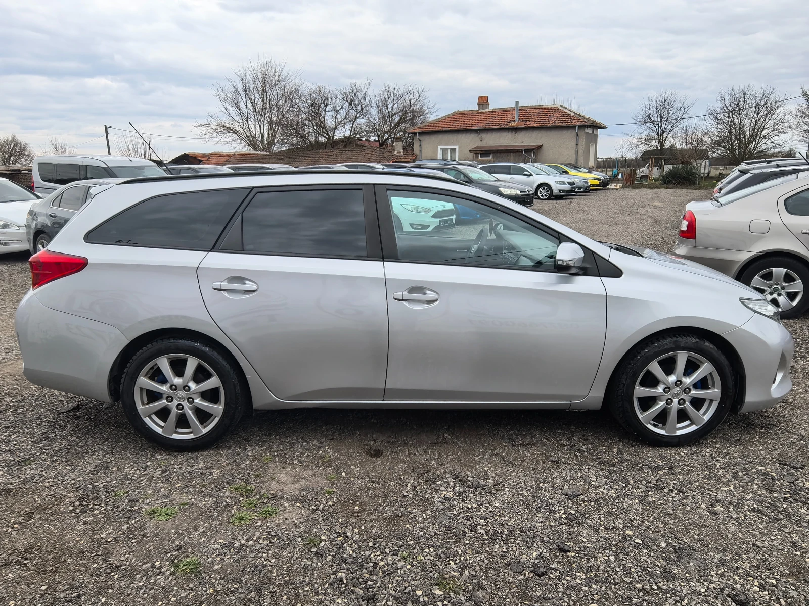Toyota Auris 1.33i, снимка 6 - Автомобили и джипове - 49138426