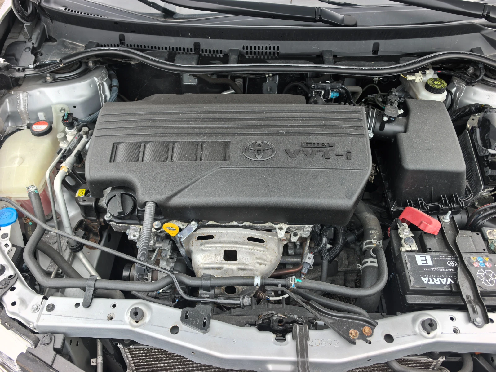 Toyota Auris 1.33i, снимка 15 - Автомобили и джипове - 49138426