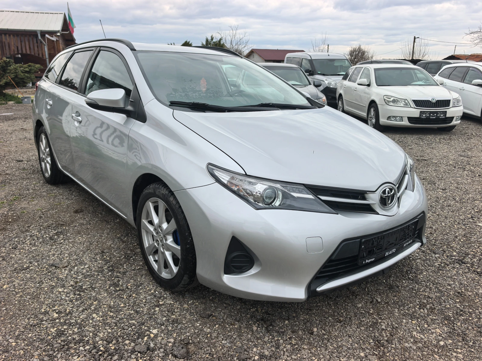 Toyota Auris 1.33i, снимка 7 - Автомобили и джипове - 49138426
