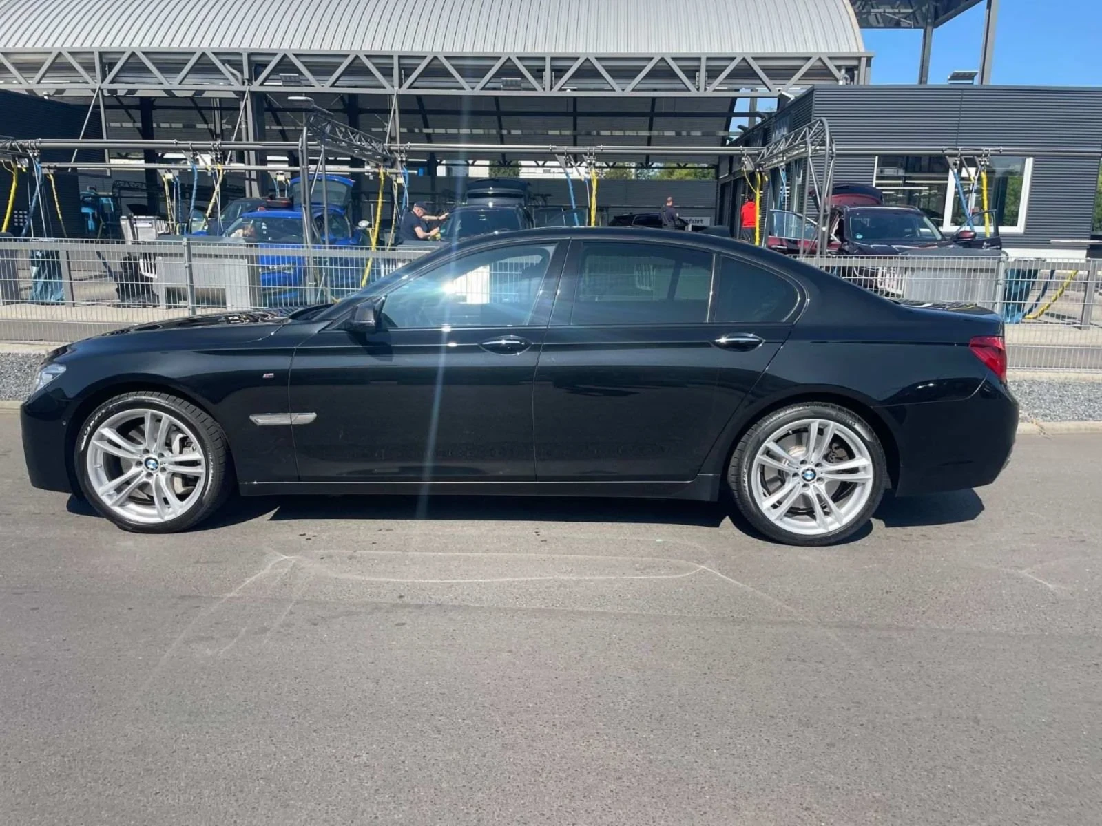 BMW 750  - изображение 2