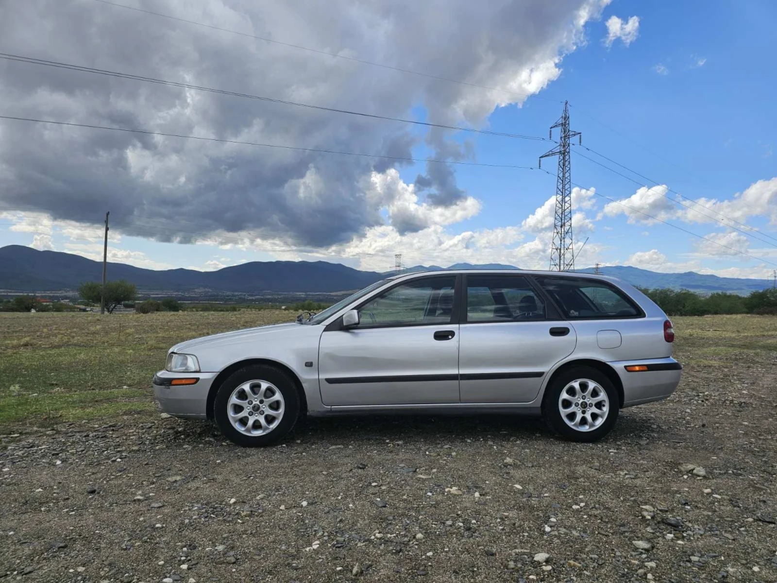 Volvo V40  - изображение 9
