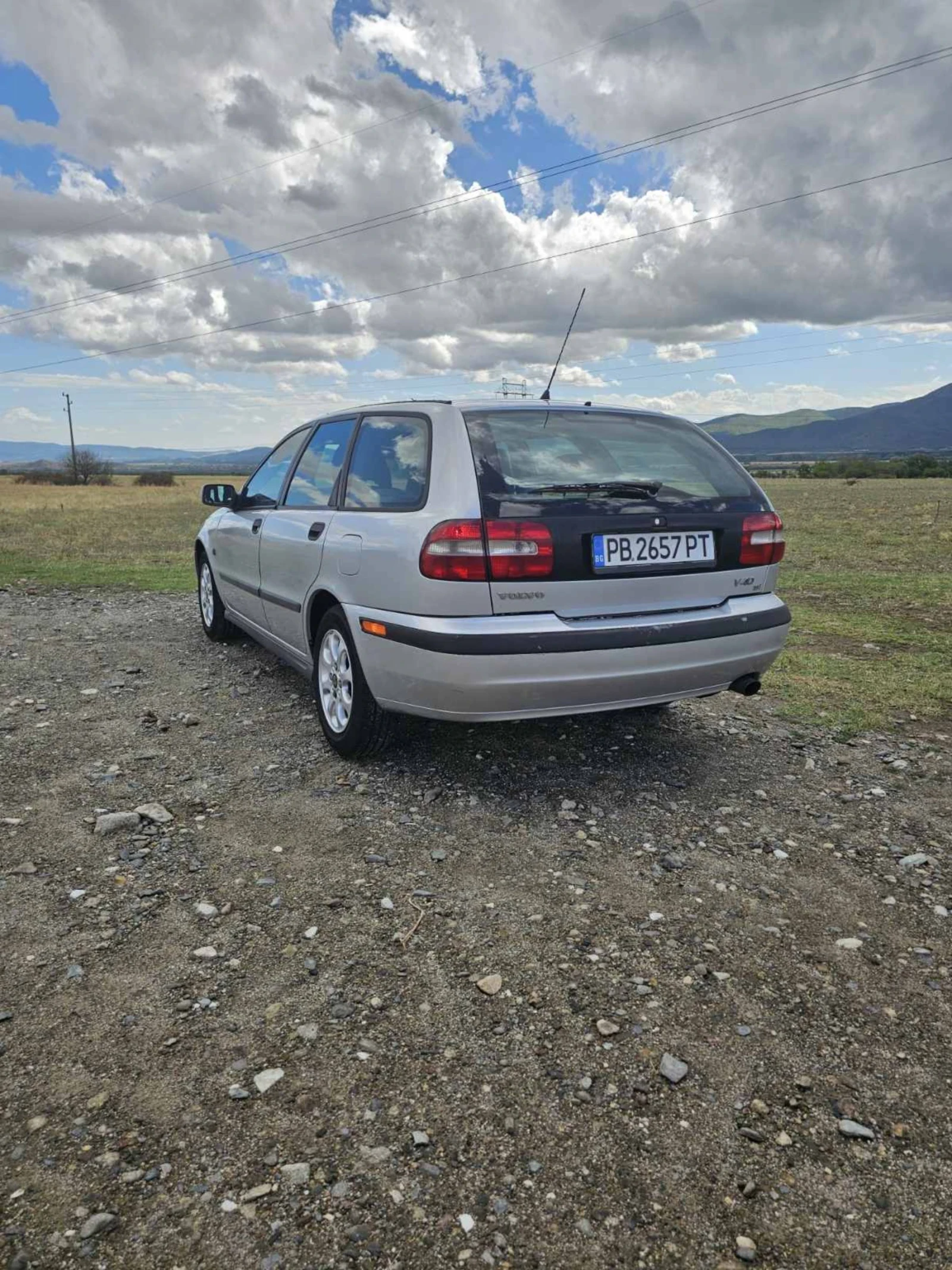 Volvo V40  - изображение 3