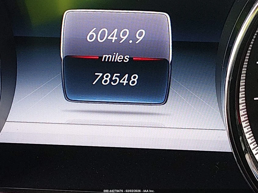 Mercedes-Benz E 300 4MATIC* AMG-пакет* Burmester* подгрев* обдухване* , снимка 16 - Автомобили и джипове - 53833654