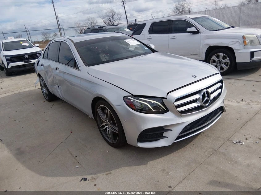 Mercedes-Benz E 300 4MATIC* AMG-пакет* Burmester* подгрев* обдухване* , снимка 2 - Автомобили и джипове - 53833654