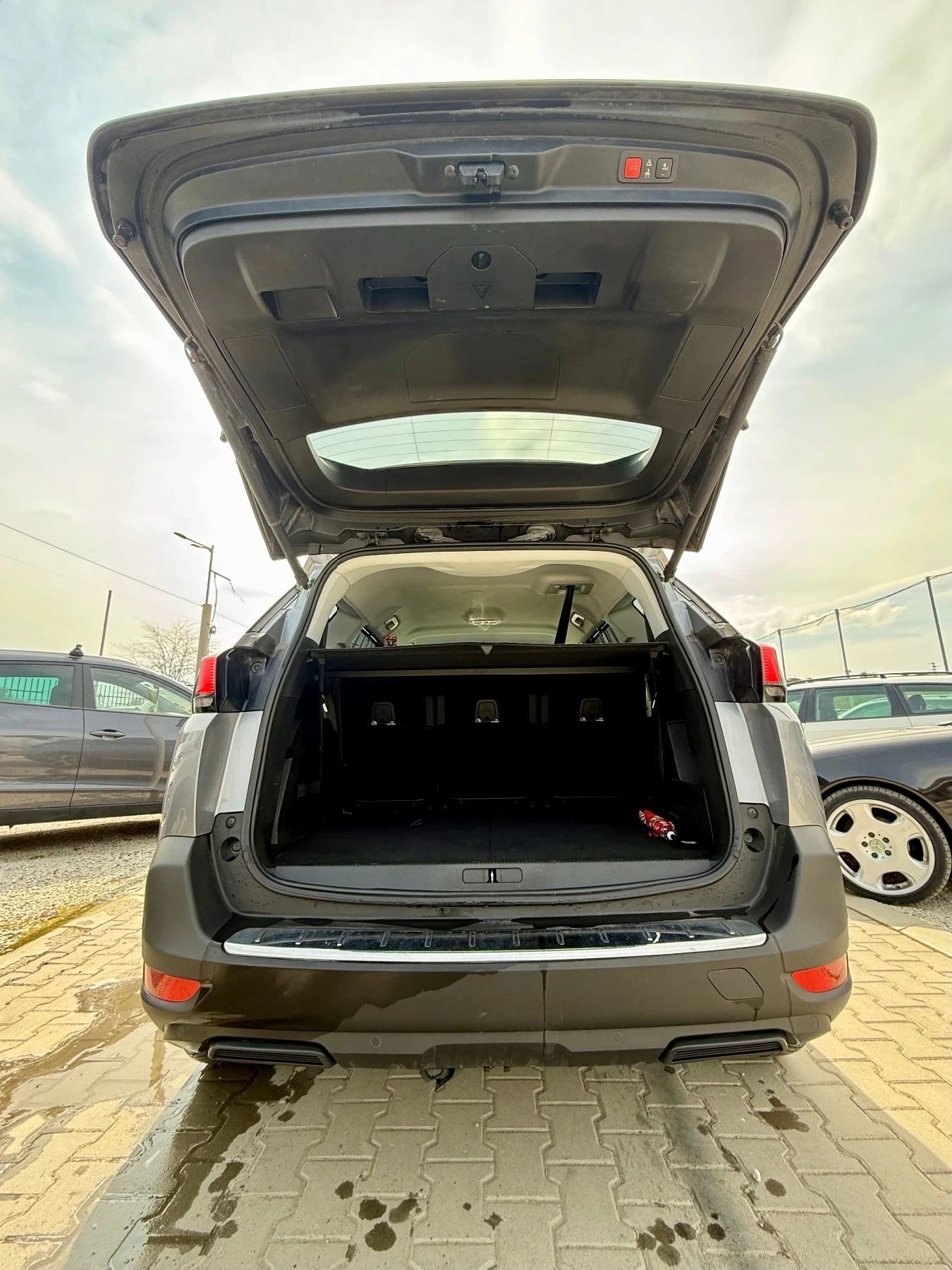 Peugeot 5008 1.6* Нов внос* Реална* Фулл* 7места* Топ* 360 каме, снимка 11 - Автомобили и джипове - 53943965