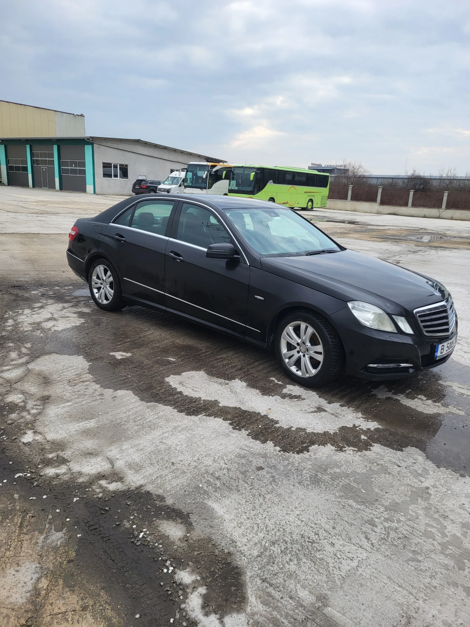 Mercedes-Benz E 220, снимка 3 - Автомобили и джипове - 54054543