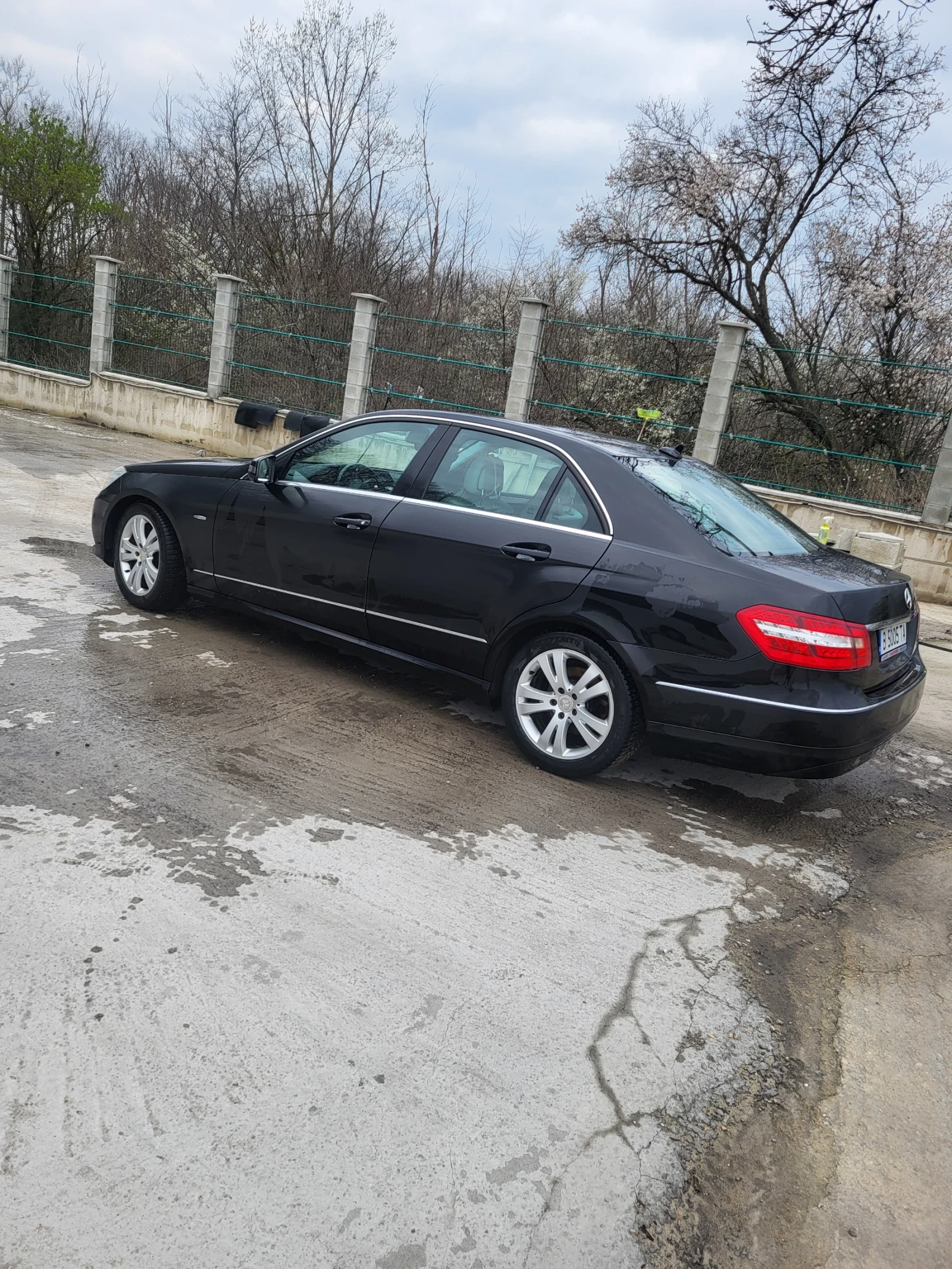 Mercedes-Benz E 220, снимка 4 - Автомобили и джипове - 54054543