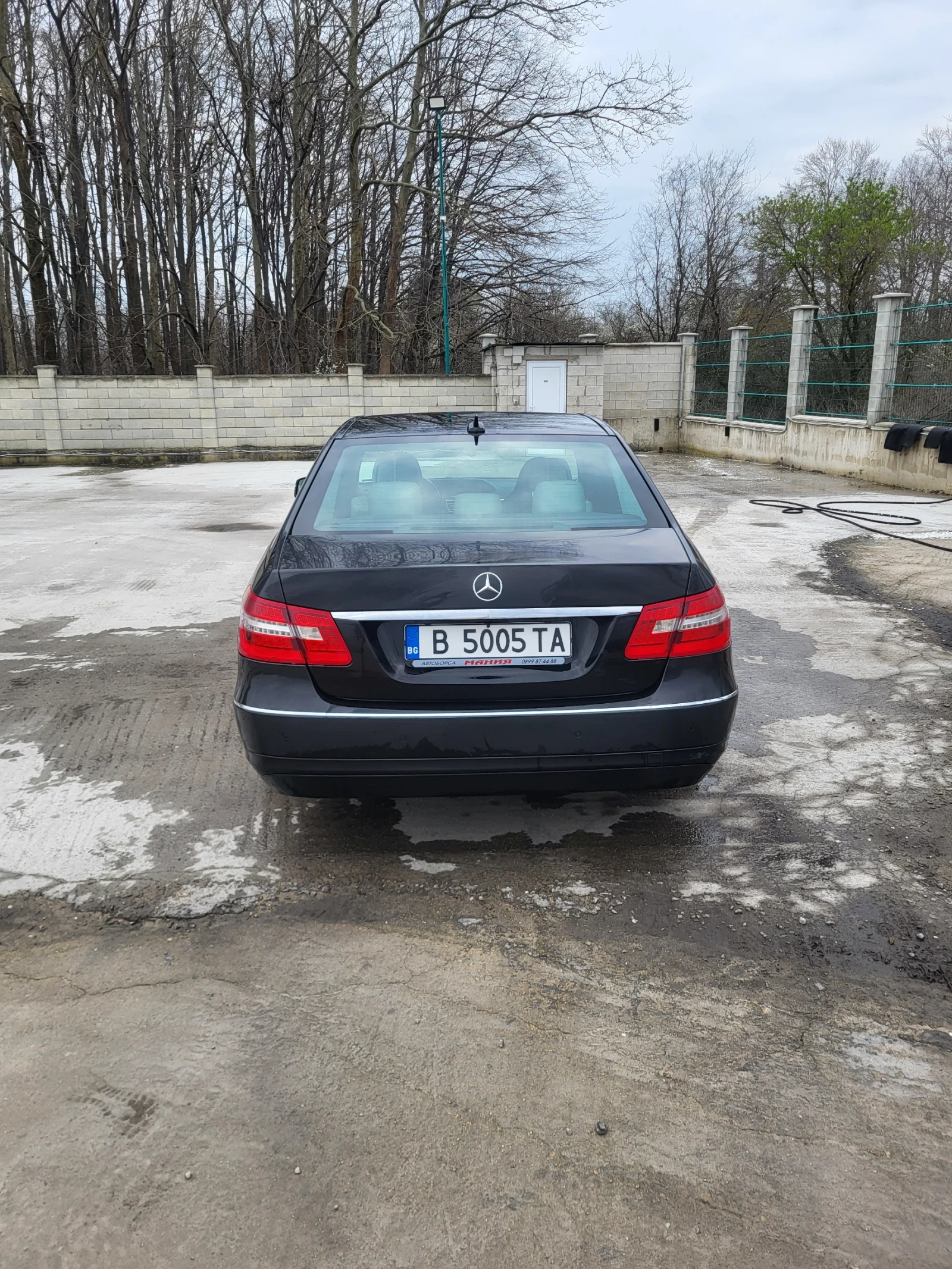Mercedes-Benz E 220, снимка 2 - Автомобили и джипове - 54054543