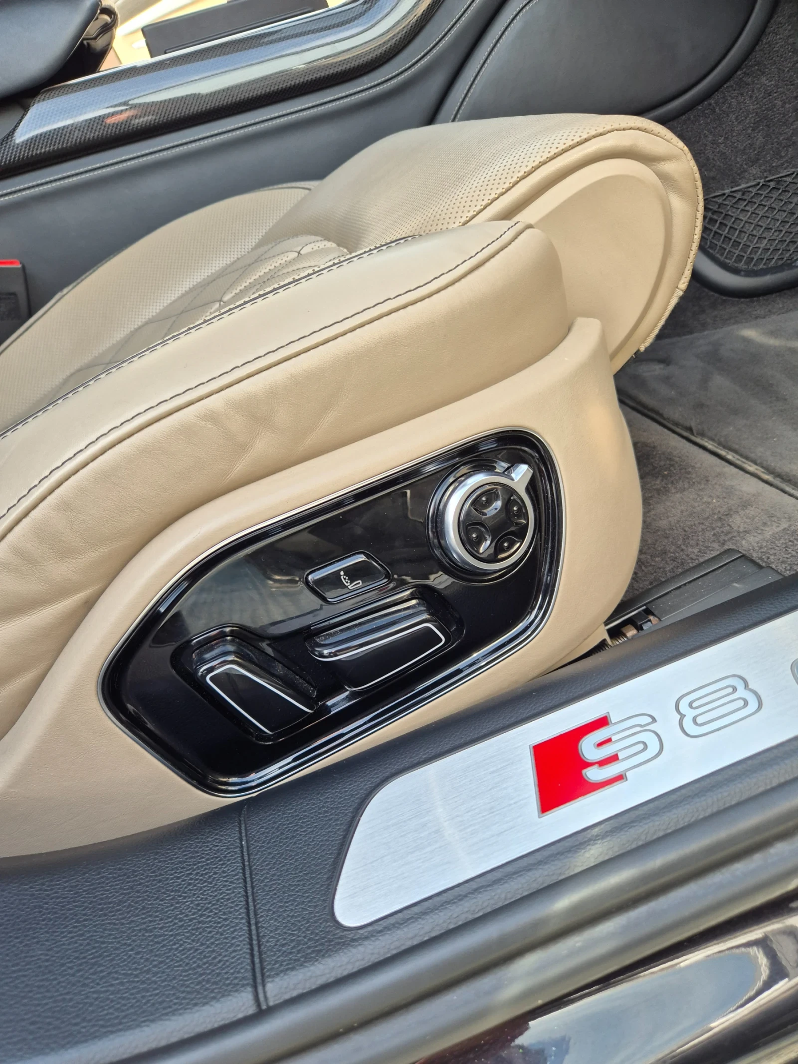 Audi S8 DISTRONIC; B&O; EXCLUSIVE; MASSAGE; FULL MAX, снимка 14 - Автомобили и джипове - 54444056