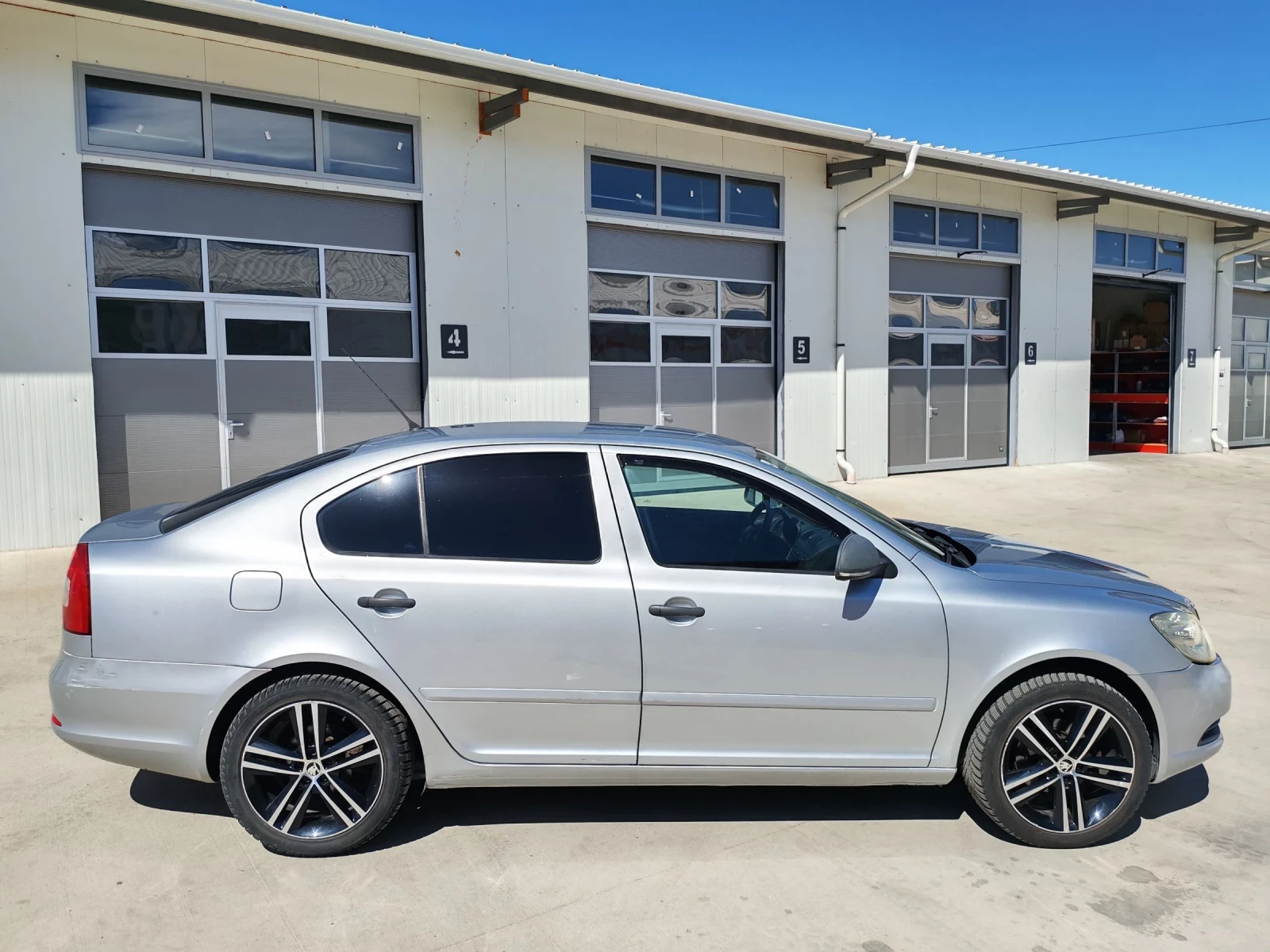 Skoda Octavia 1.6 климатик, снимка 6 - Автомобили и джипове - 54720831