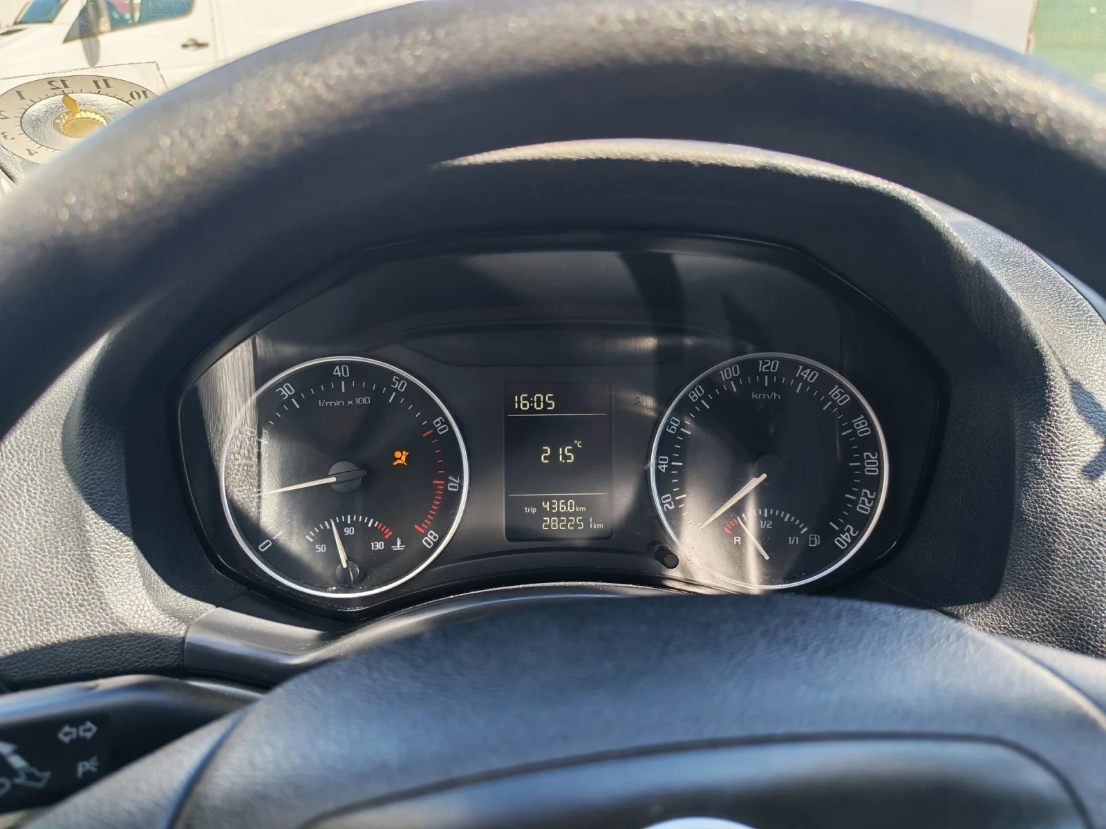 Skoda Octavia 1.6 климатик, снимка 16 - Автомобили и джипове - 54720831