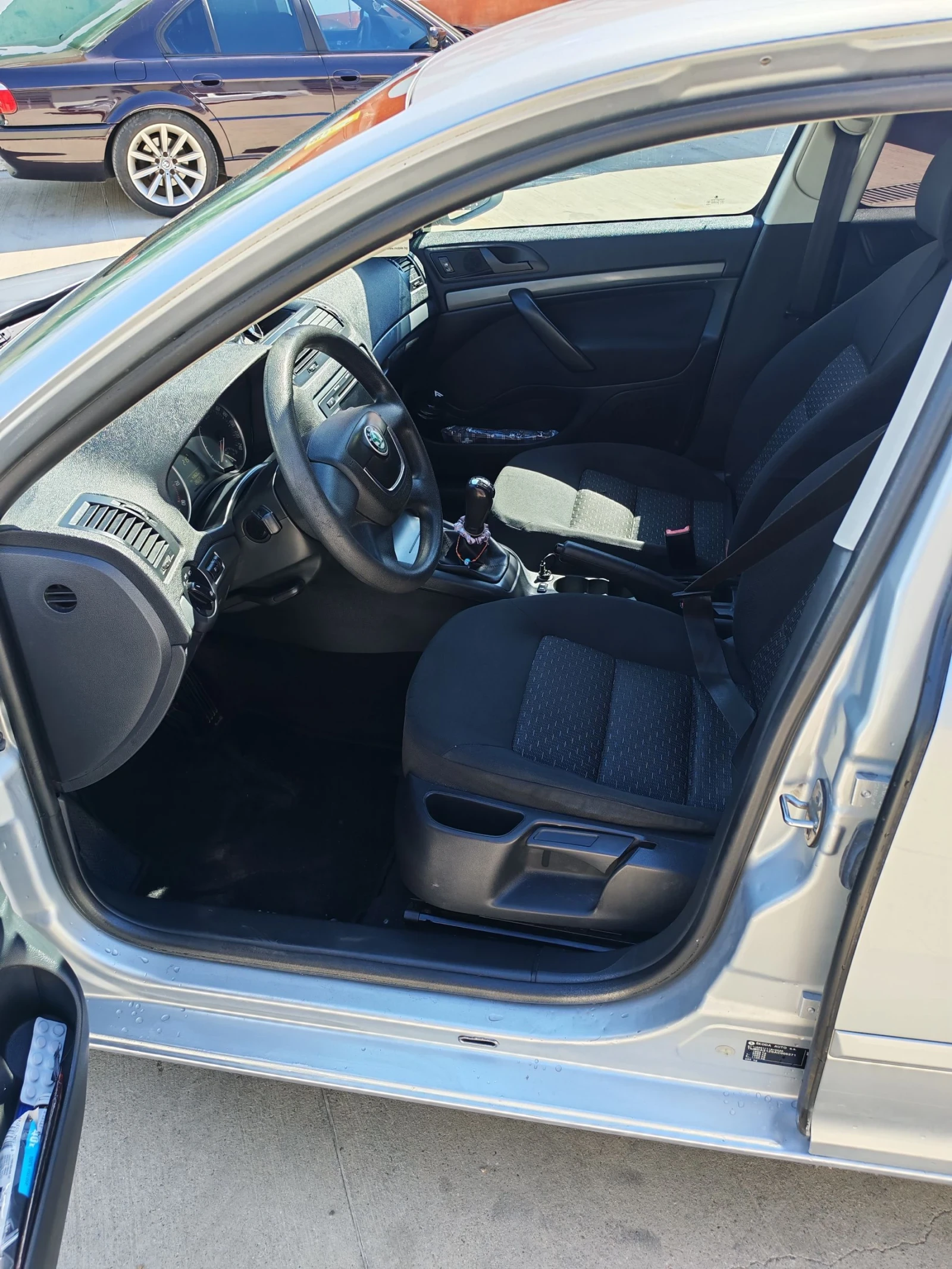 Skoda Octavia 1.6 климатик, снимка 14 - Автомобили и джипове - 54720831