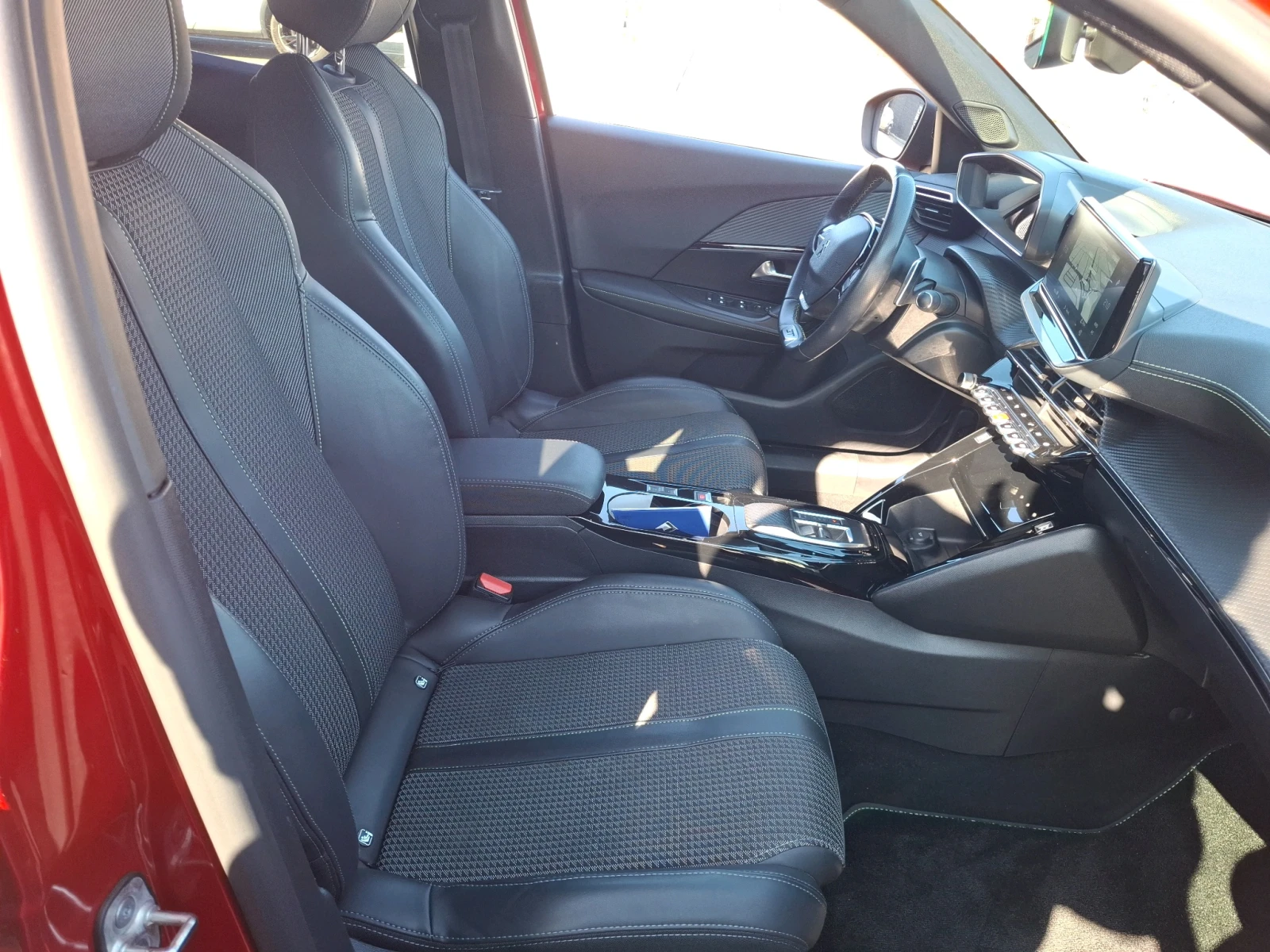 Peugeot 2008 * ОЧАКВАН ВНОС * GT PACK  130 k.c. AUTOMATIC, снимка 4 - Автомобили и джипове - 54794379