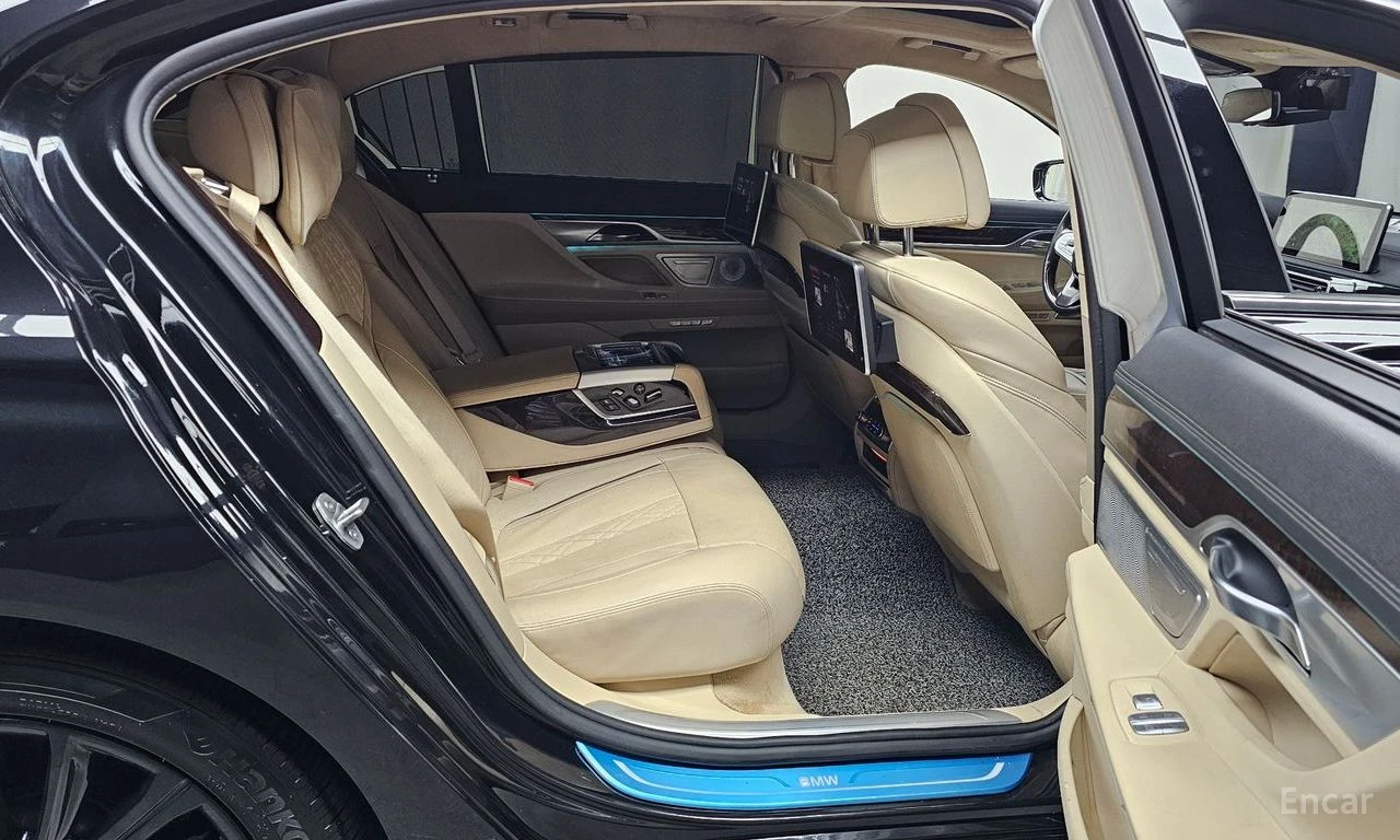 BMW 750 Li xDrive* BOWERS & WILKINS* ХЕДЪП* DISTRONIC* 360, снимка 14 - Автомобили и джипове - 54866684