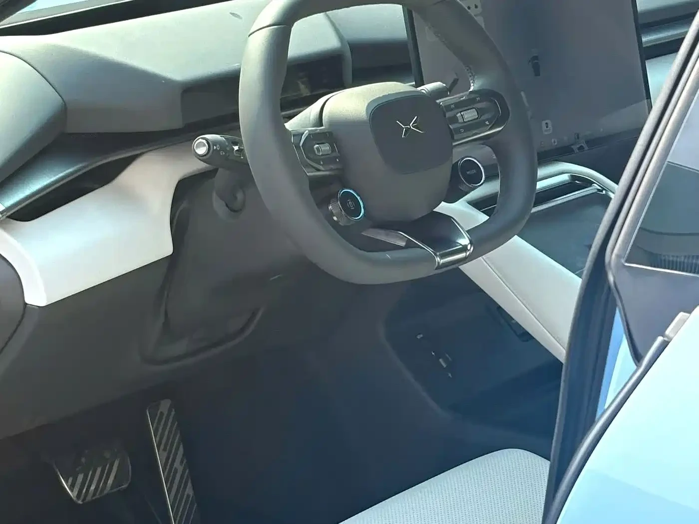 Xpeng P7 Long Range Edition, снимка 3 - Автомобили и джипове - 56528954