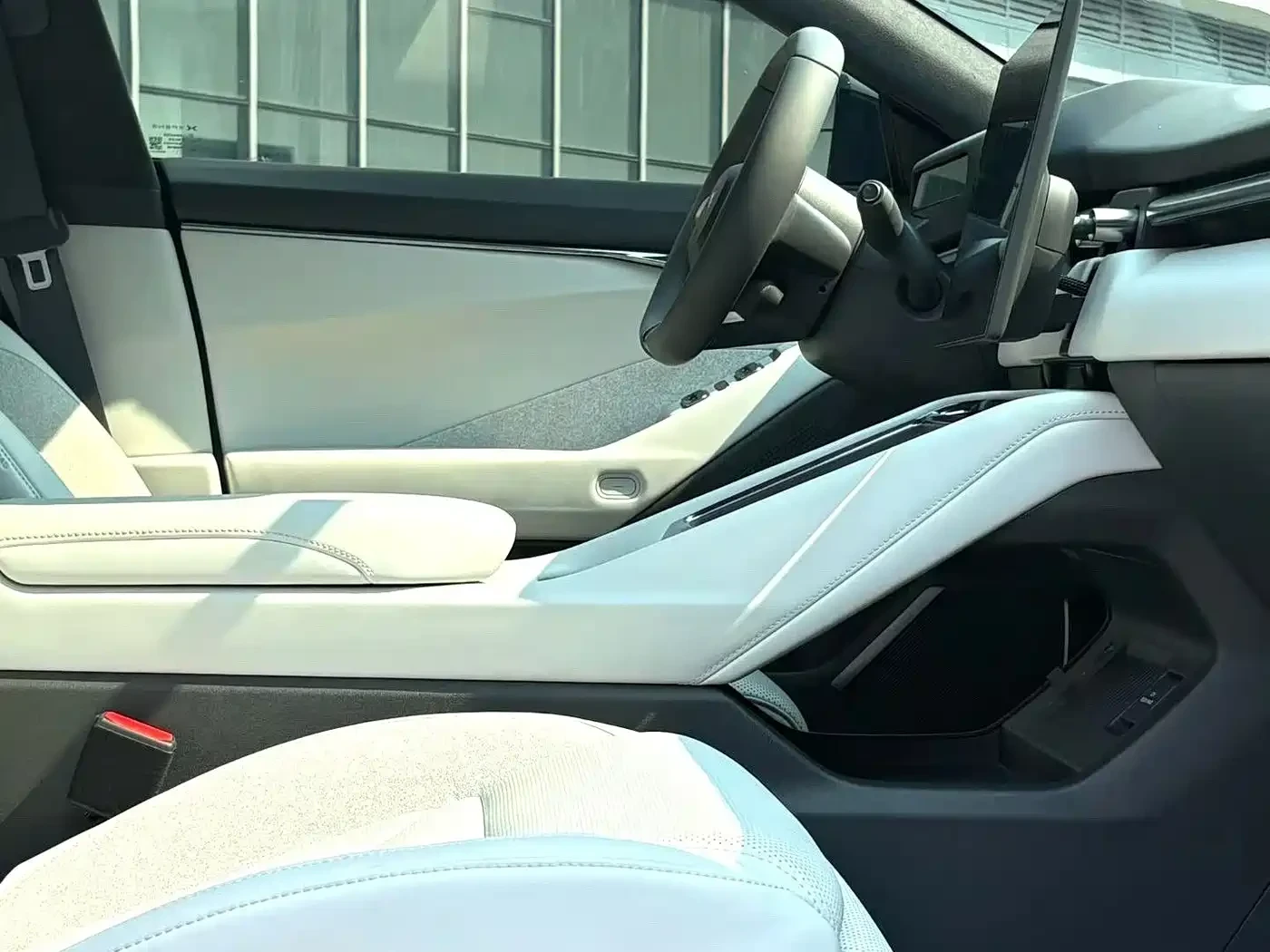 Xpeng P7 Long Range Edition, снимка 5 - Автомобили и джипове - 56528954