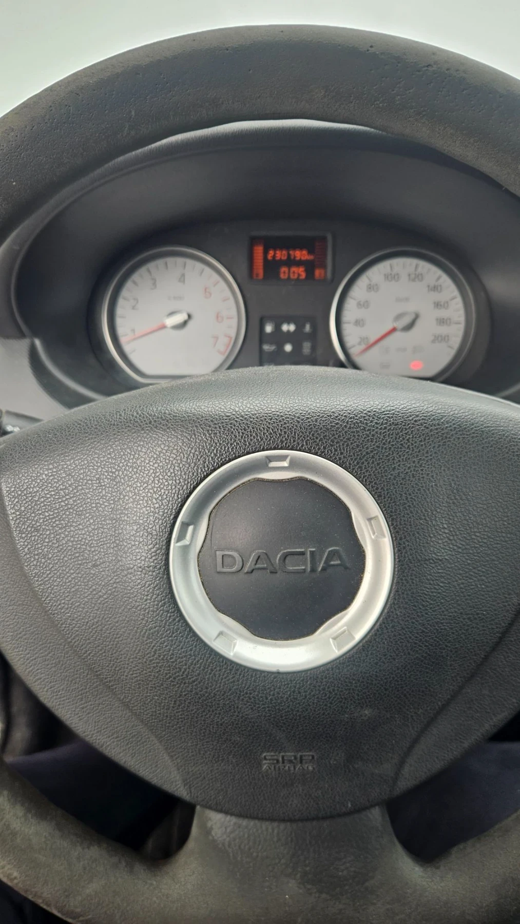 Dacia Logan 1.5dci klima , снимка 14 - Автомобили и джипове - 56542939
