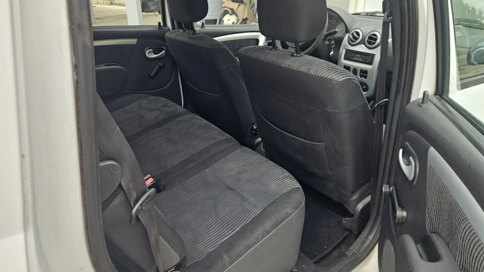 Dacia Logan 1.5dci klima , снимка 5 - Автомобили и джипове - 56542939