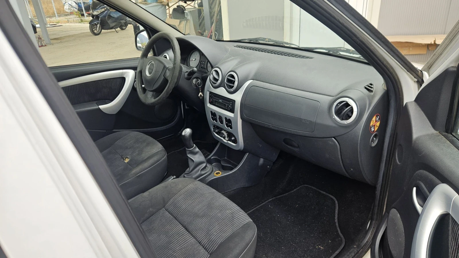 Dacia Logan 1.5dci klima , снимка 6 - Автомобили и джипове - 56542939