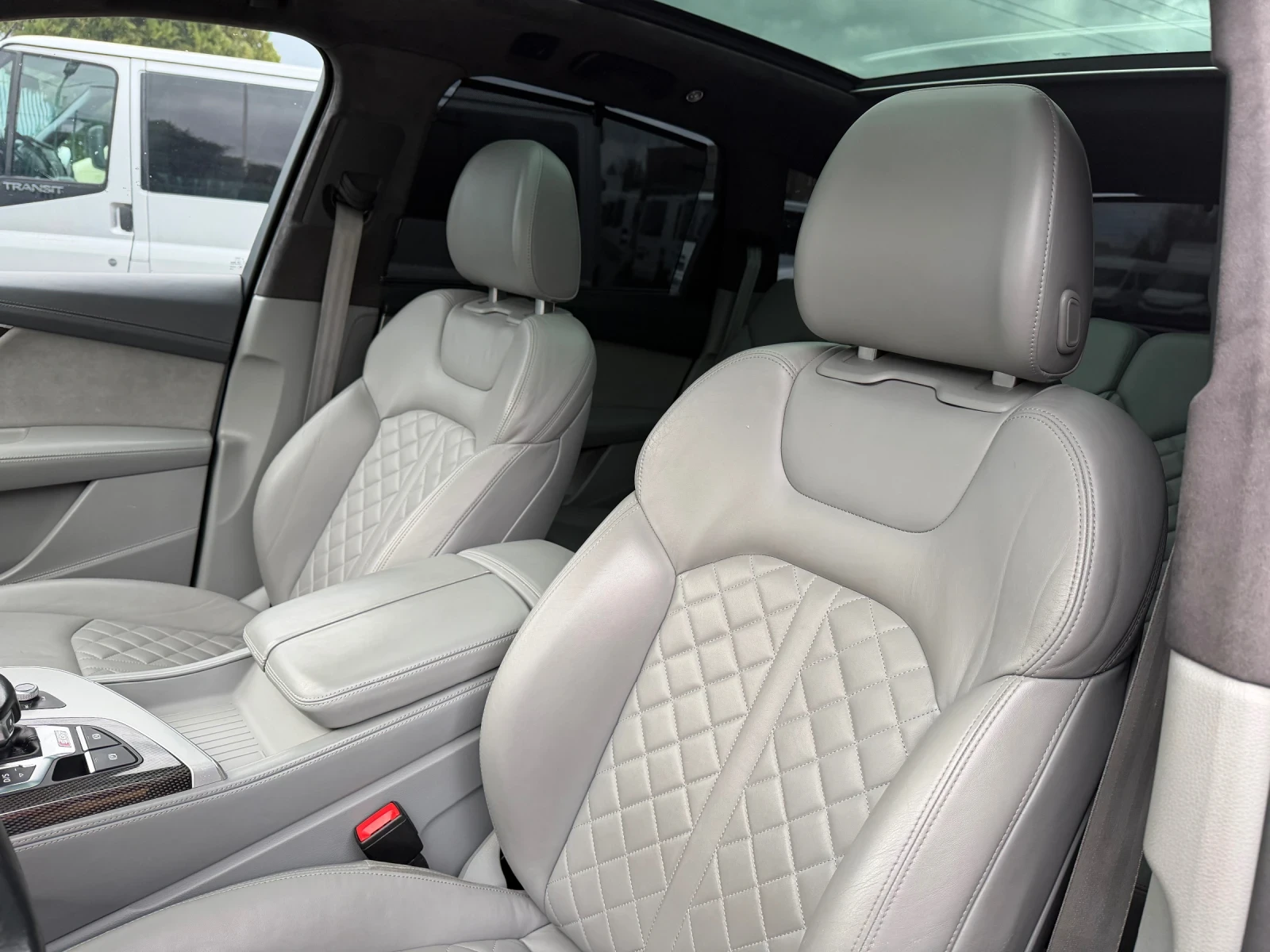 Audi SQ7 4.0 V8T quattro* Matrix-LED* Exclusive* Carbon* 7м, снимка 8 - Автомобили и джипове - 53999790