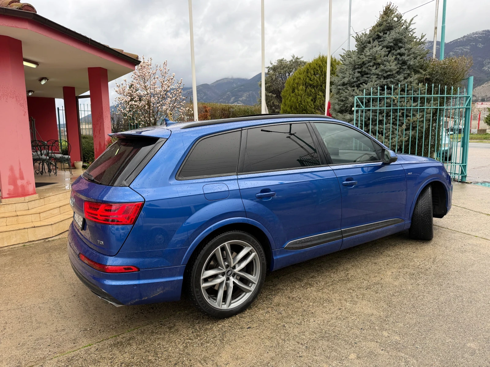 Audi SQ7 4.0 V8T quattro* Matrix-LED* Exclusive* Carbon* 7м, снимка 15 - Автомобили и джипове - 53999790