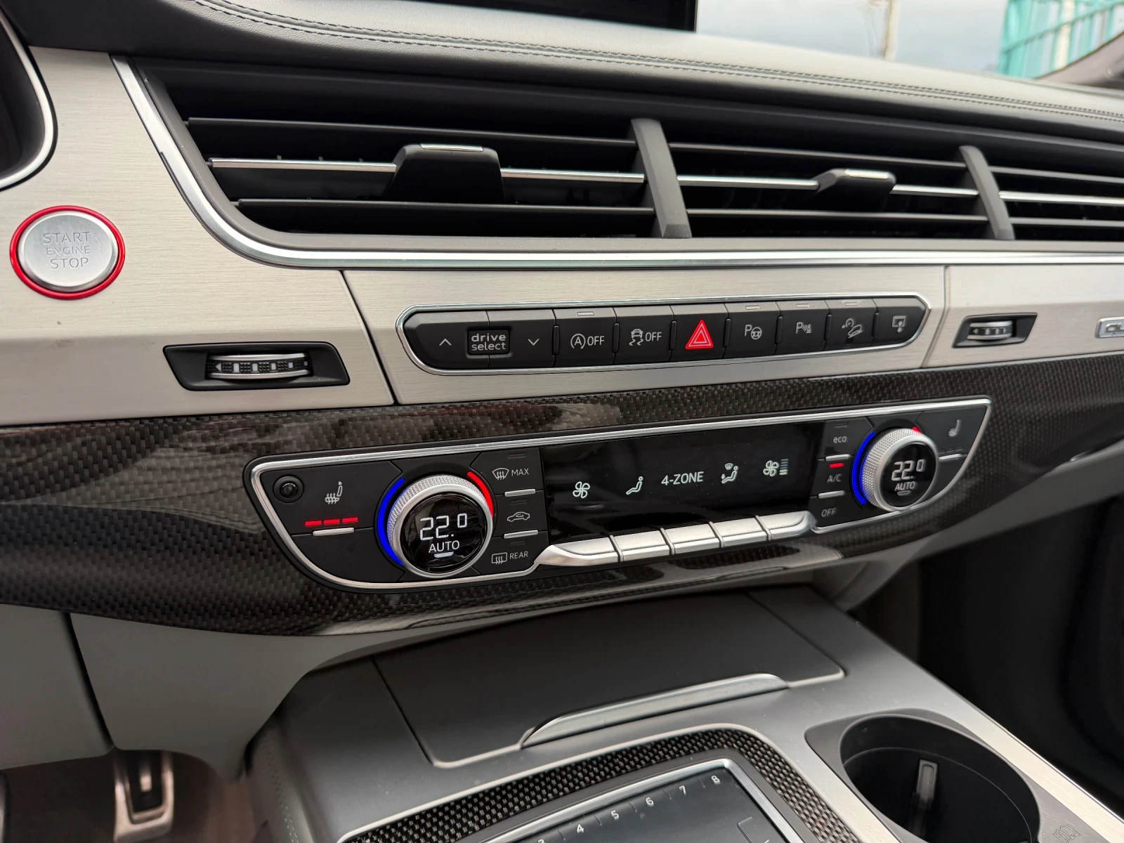 Audi SQ7 4.0 V8T quattro* Matrix-LED* Exclusive* Carbon* 7м, снимка 6 - Автомобили и джипове - 53999790