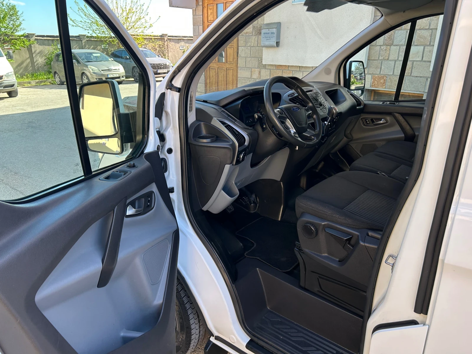 Ford Transit Custom 2.2TDCI LONG ДВЕ СТРАНИЧНИ ВРАТИ, снимка 8 - Бусове и автобуси - 54334804