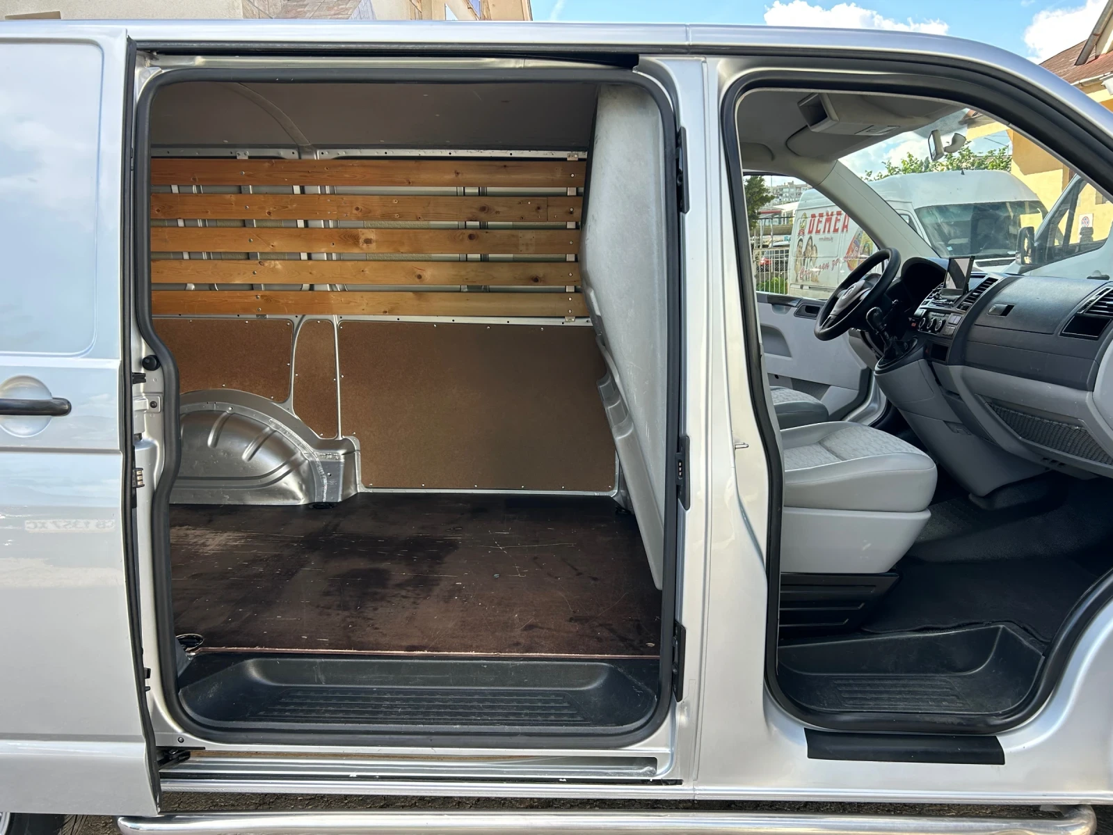 VW Transporter 2.0TDI 102k.c. FACE, снимка 12 - Бусове и автобуси - 54714030