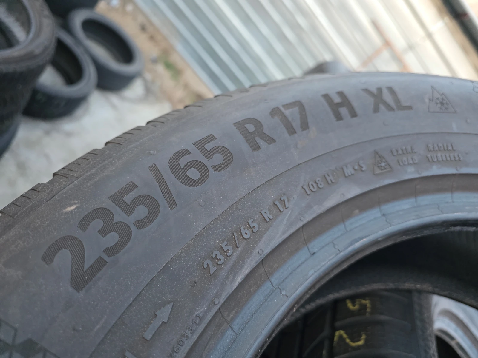 Гуми Зимни 235/65R17, снимка 9 - Гуми и джанти - 54001132