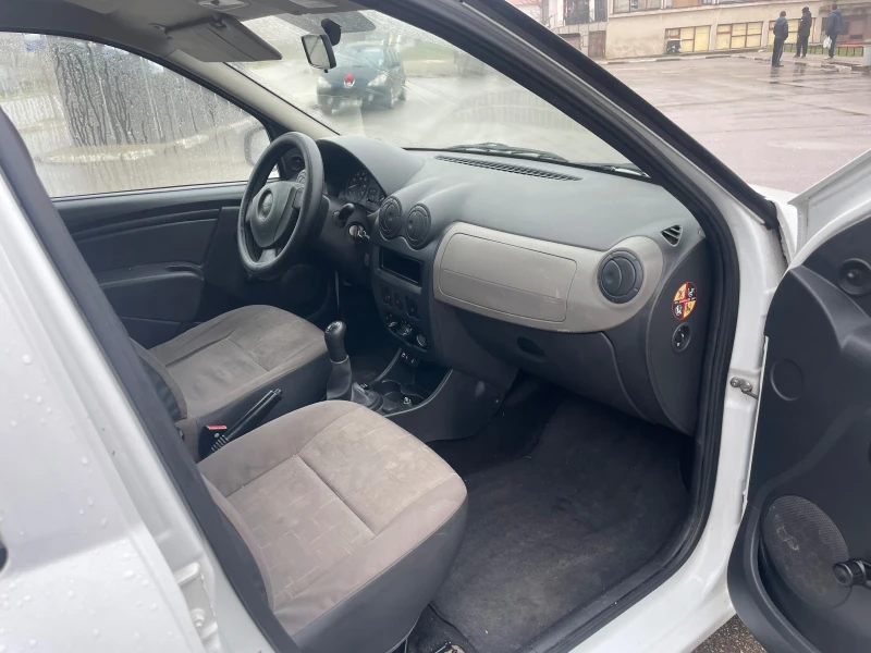 Dacia Logan 1.4i, снимка 10 - Автомобили и джипове - 48303422