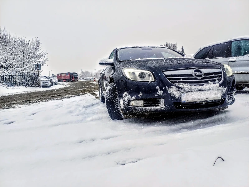 Opel Insignia, снимка 3 - Автомобили и джипове - 49190501