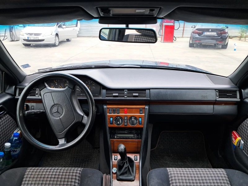 Mercedes-Benz E 300, снимка 10 - Автомобили и джипове - 52510652