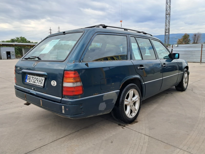 Mercedes-Benz E 300, снимка 3 - Автомобили и джипове - 52510652